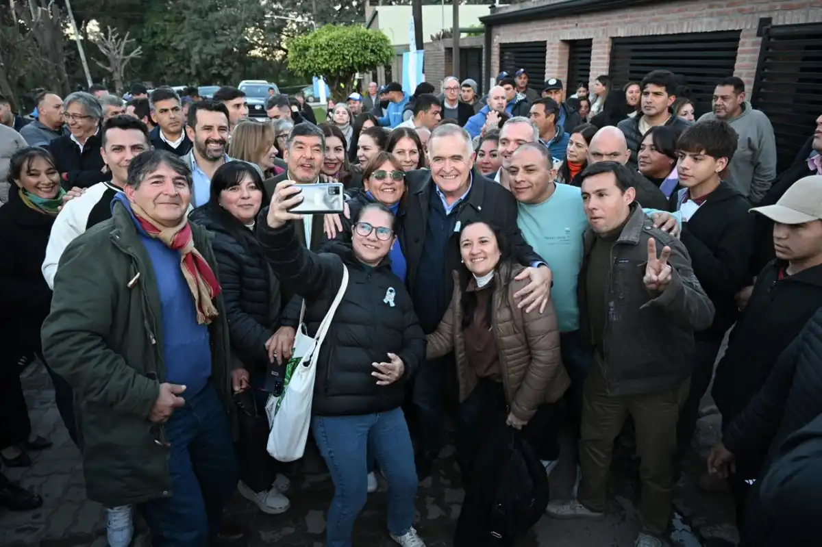Jaldo inauguró obras de pavimento y alumbrado en Cebil Redondo y anunció una nueva policlínica