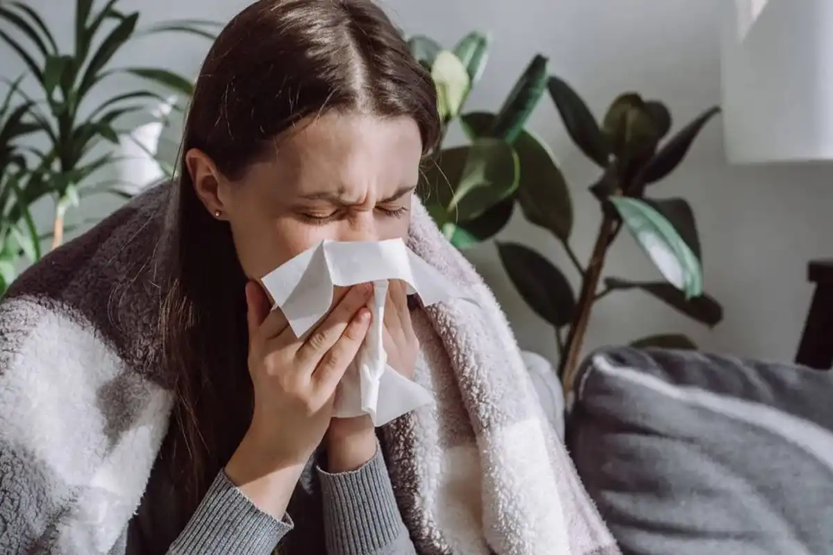 Frío y enfermedades respiratorias: qué síntomas debés atender según el doctor López Rosetti