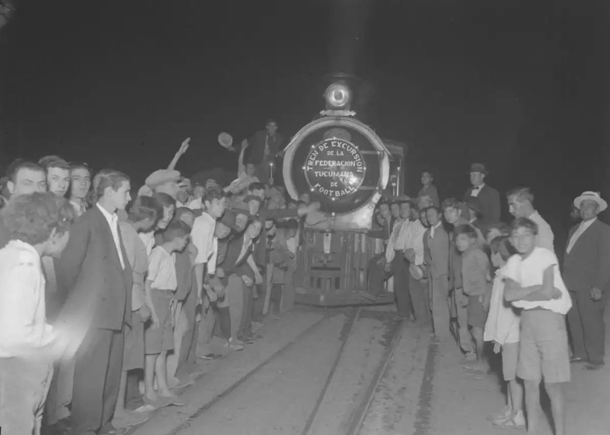 Excursiones en tren por el fútbol, una costumbre que hizo popular la Federación tucumana