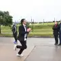La increíble historia del runner que sorprendió al correr de traje y corbata en los 21K Yerba Buena