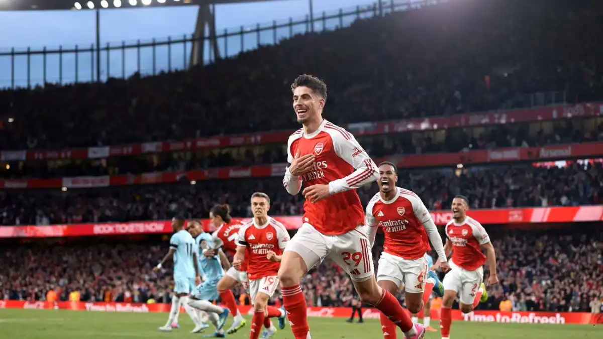 Después de 22 años, Arsenal gritó campeón en la Premier League tras el tropiezo del Manchester City