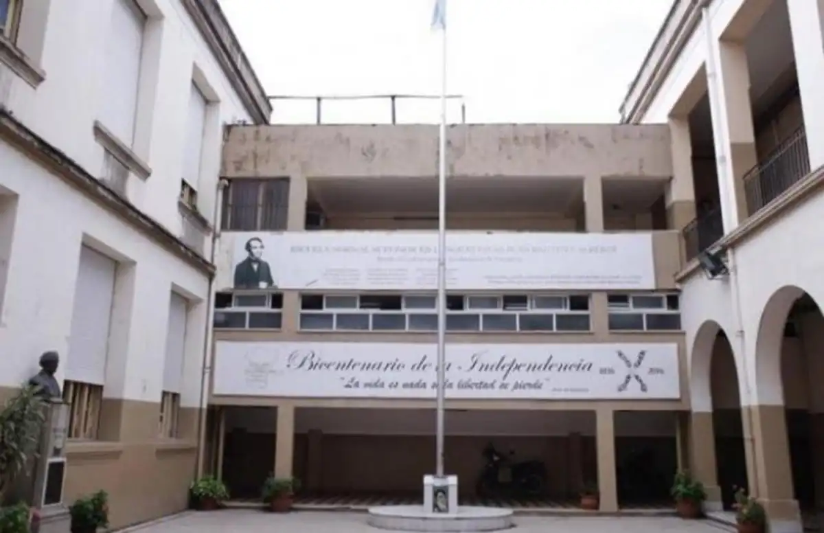 El Ministerio de Educación acordó realizar una reconversión “participativa” con los estudiantes de la Escuela Normal