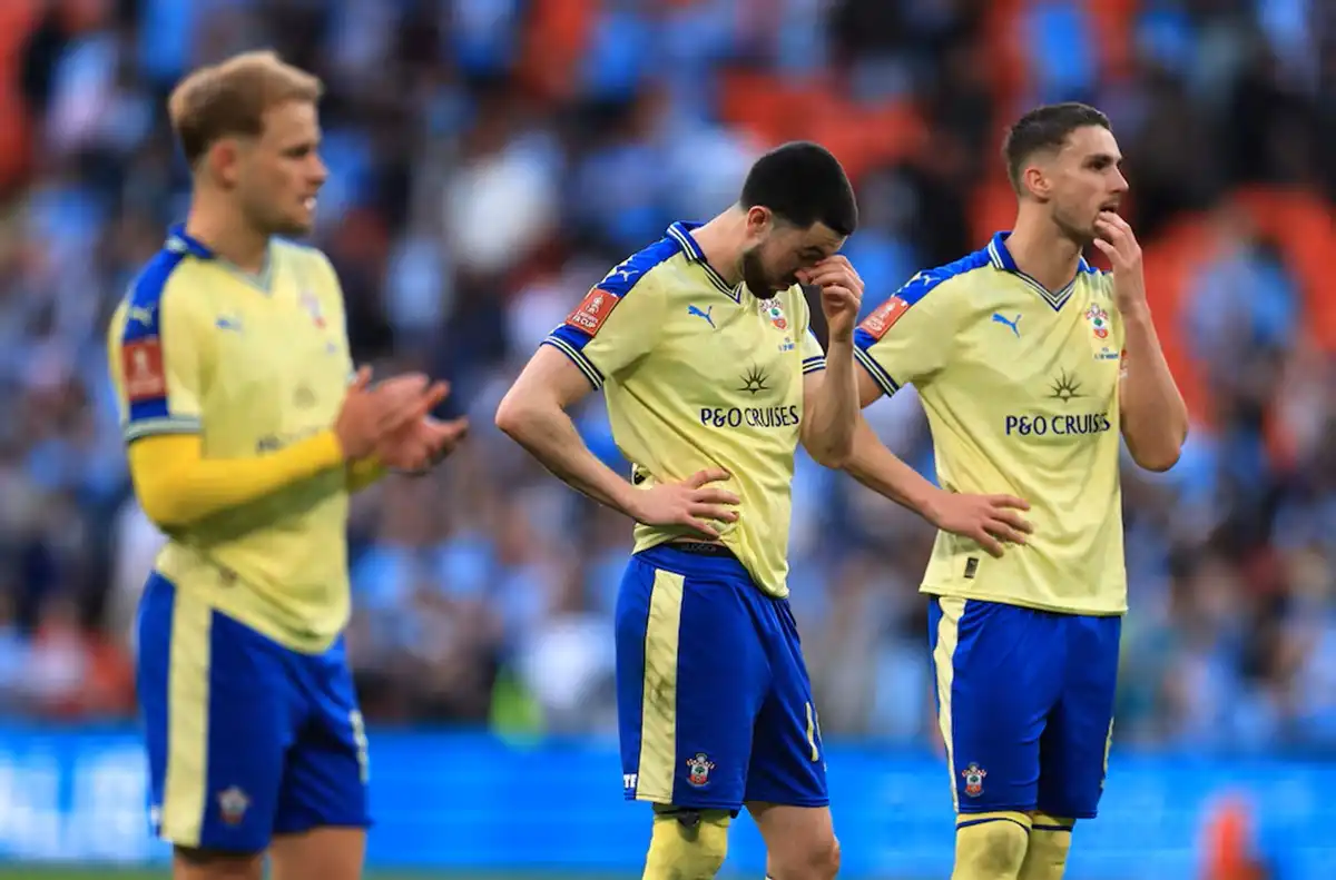 Escándalo en Inglaterra: descalificaron al Southampton de la final por el ascenso a la Premier por espiar una práctica rival
