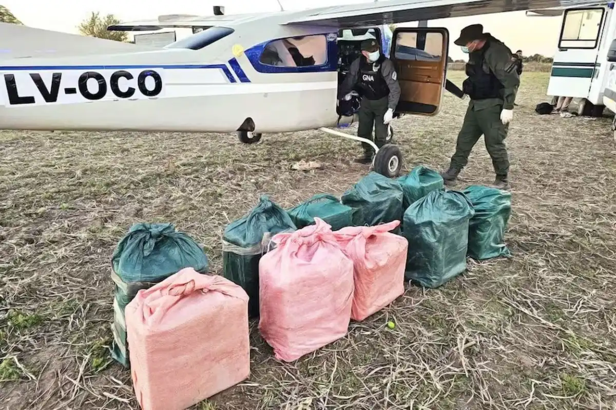 Bombardeo de droga y vuelos clandestinos: la alarmante mutación del narcotráfico en el Norte