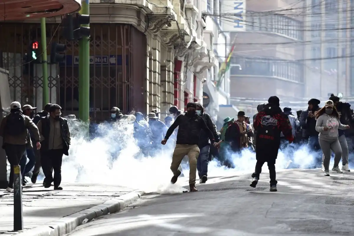 ESTALLIDO. Mineros que se manifestaban en La Paz chocaron con la policía en las calles de la capital boliviana.