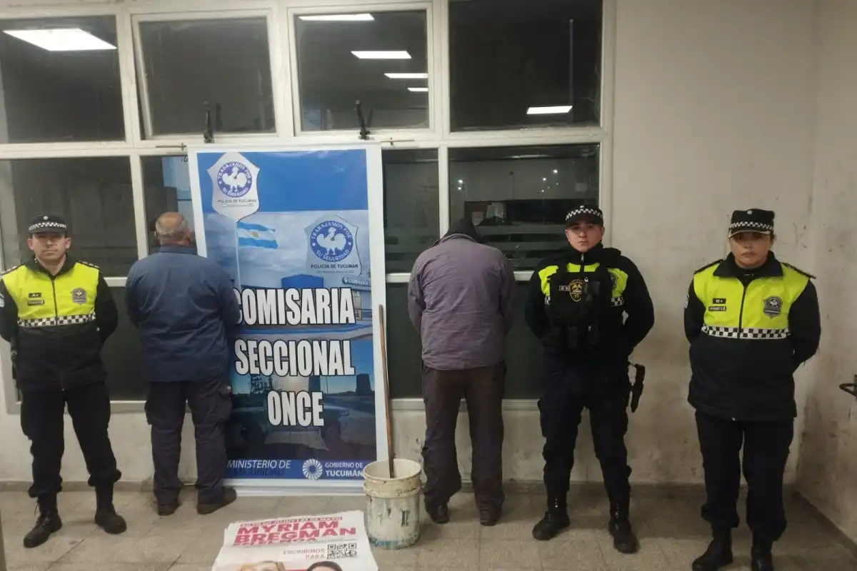Dos hombres fueron demorados por pegar carteles de Myriam Bregman en la vía pública