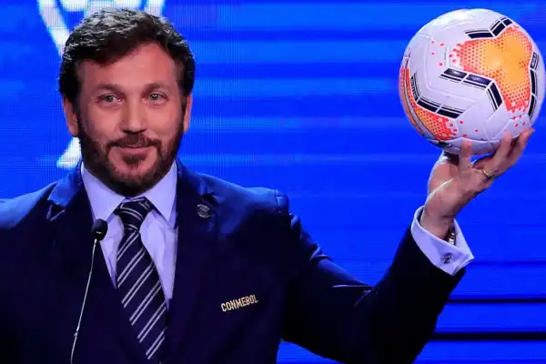 Un informe reveló una denuncia contra Alejandro Domínguez, presidente de la Conmebol, por presuntos pagos millonarios