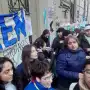 Tensión en la escuela Normal: cruces entre padres y policías durante una sentada de alumnos que exigen mejoras