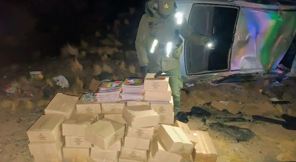 Volcó mientras manejaba alcoholizado y descubrieron que llevaba álbumes y figuritas del Mundial 2026 de contrabando