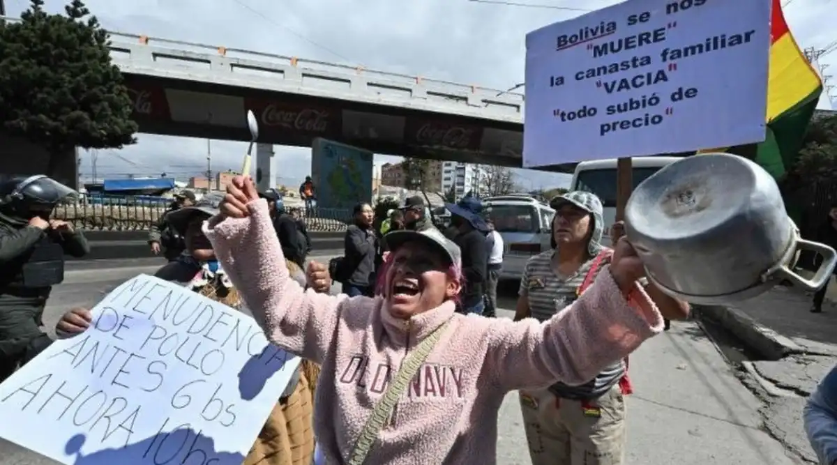 RECORTES. Los mercados de La Paz sufren escasez de algunos productos en medio del conflicto y bloqueos.