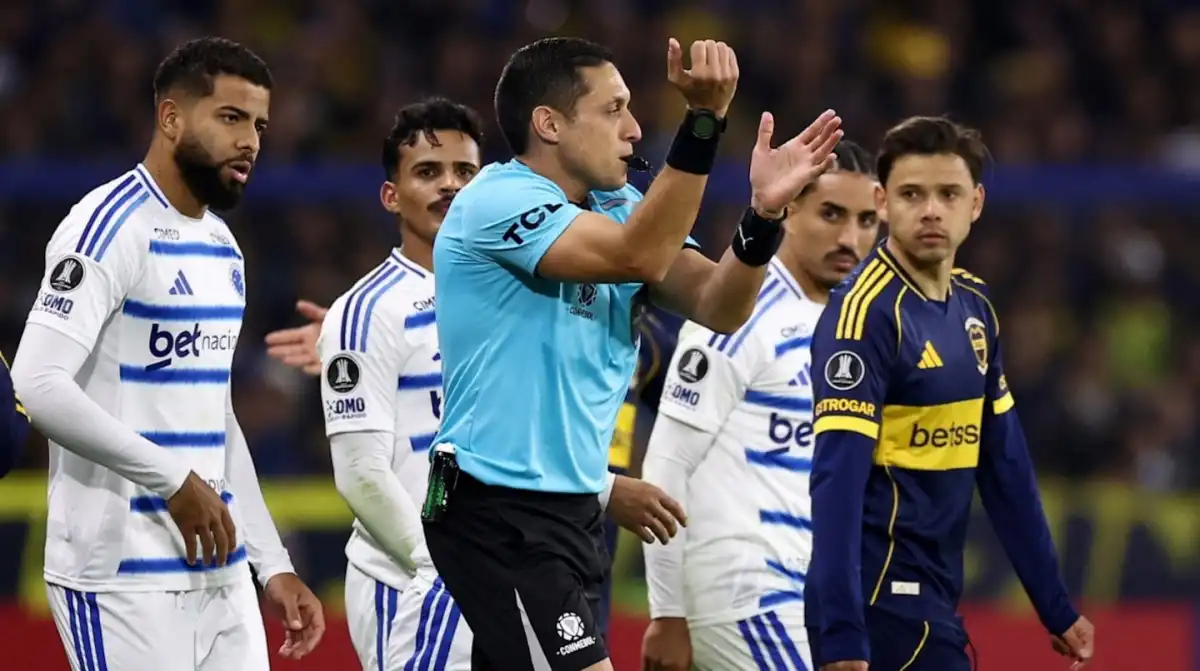 Salieron a la luz los audios del VAR de Boca-Cruzeiro y crece la polémica por el gol anulado