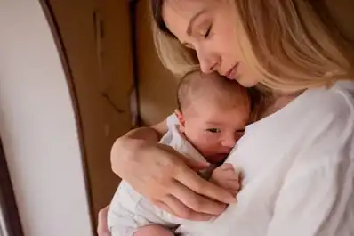 4G y maternidad: qué tienen que ver los celulares con la caída de la natalidad