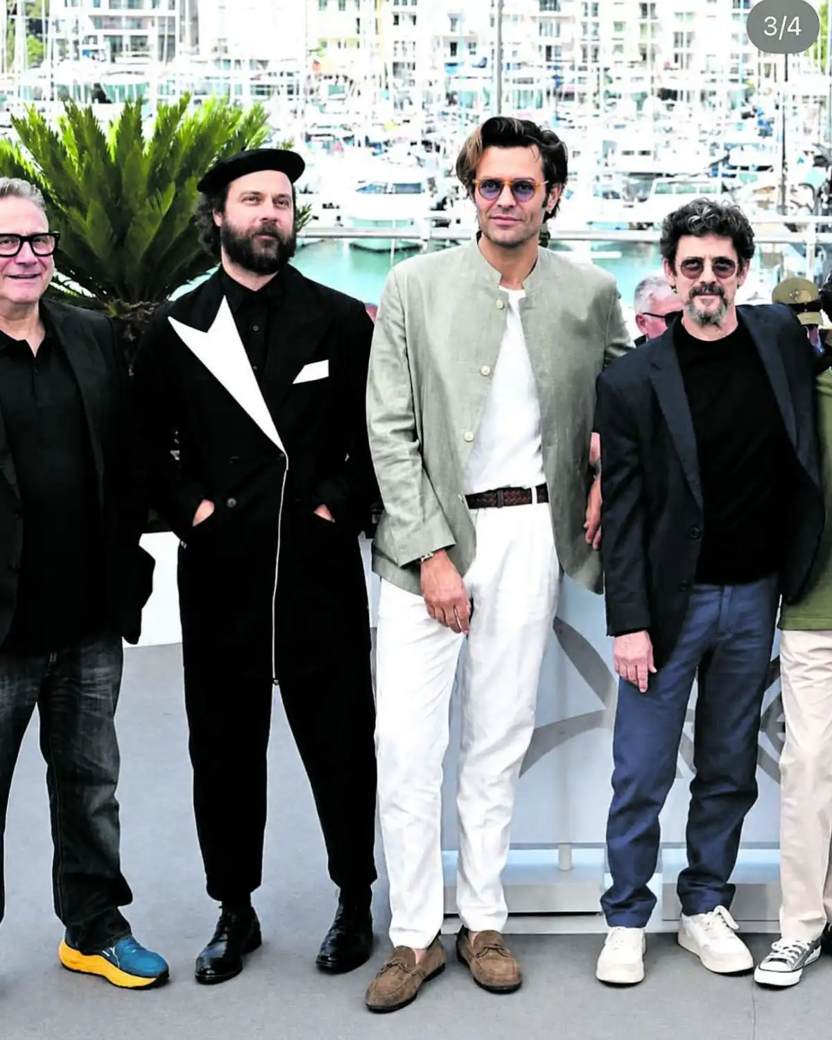 ELENCO. Elías (de boina) junto al director Albano Jerónimo y otros actores de la película portuguesa “Aquí”.
