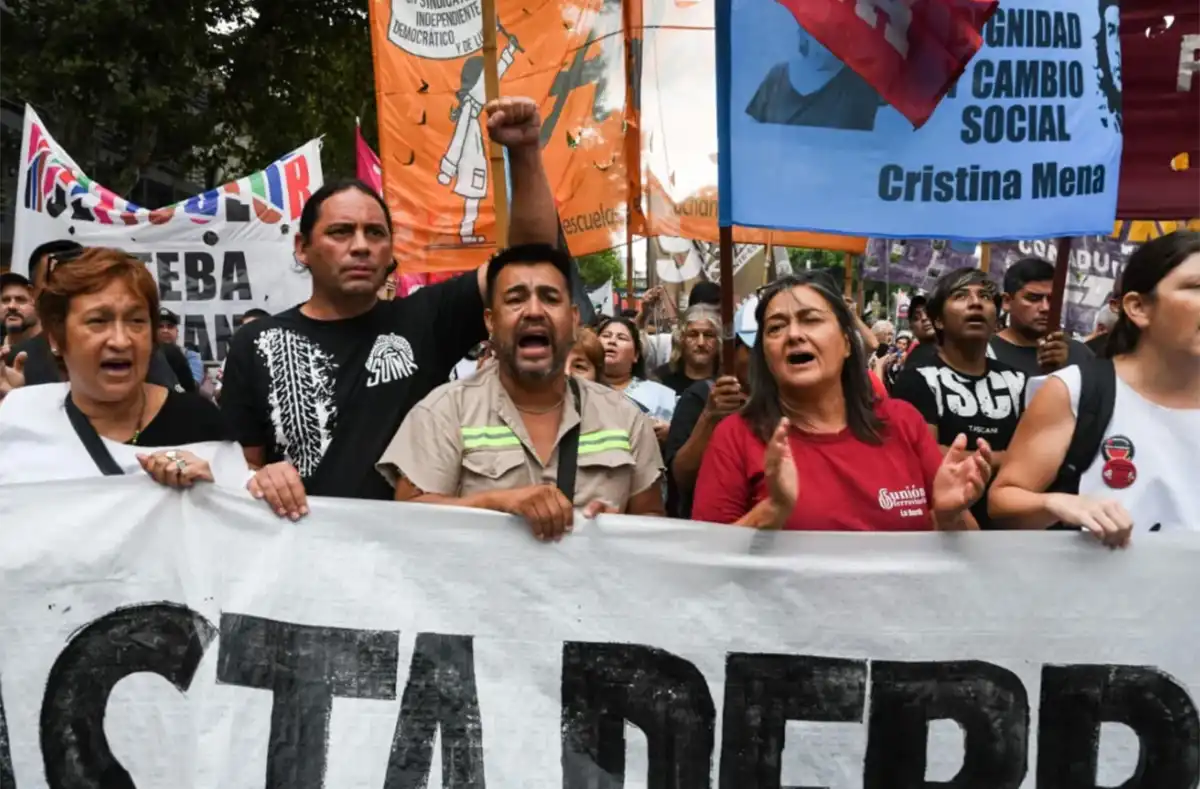 EN ARGENTINA. La “ley de modernización laboral”, aprobada por el Congreso el 28 de febrero, limita el derecho a huelga en decenas de actividades a las que ahora se considera “esenciales”.
