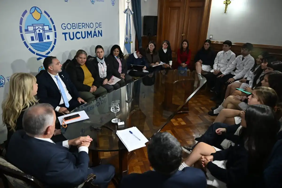 El gobernador recibió a referentes de la Escuela Normal. COMUNICACIÓN PÚBLICA