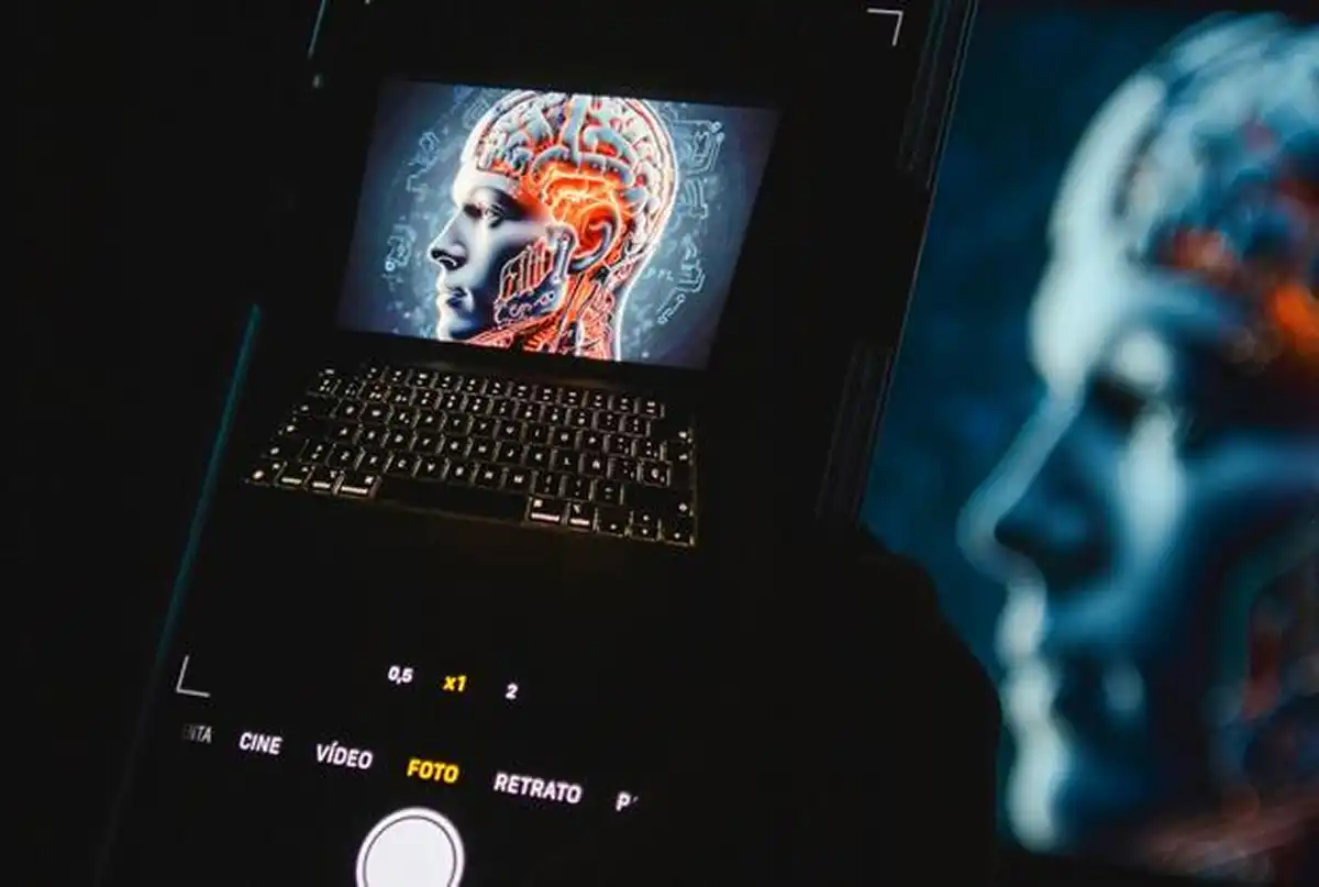 MENOS FASCINACIÓN, MÁS INCERTIDUMBRE. Los abucheos a discursos sobre inteligencia artificial en universidades de Estados Unidos reflejan un clima que crece entre la Generación Z. / UNSPLASH