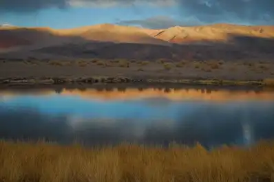Las lagunas de colores más extrañas de alta montaña están en el norte argentino