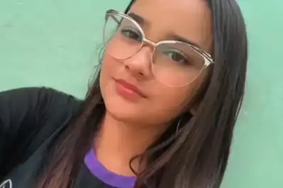 Tragedia en Brasil: una adolescente murió electrocutada mientras se planchaba el pelo