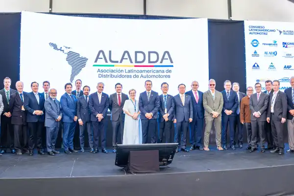 El sector automotor propone reducir barreras comerciales y acelerar la renovación vehicular en América Latina