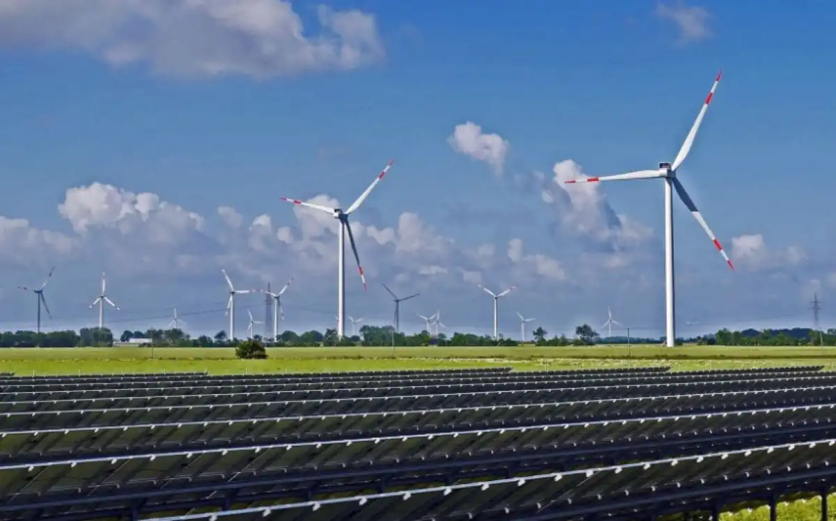 VIENTO Y SOL. Lituania aprovecha recursos que también hay en Argentina para generar electricidad.