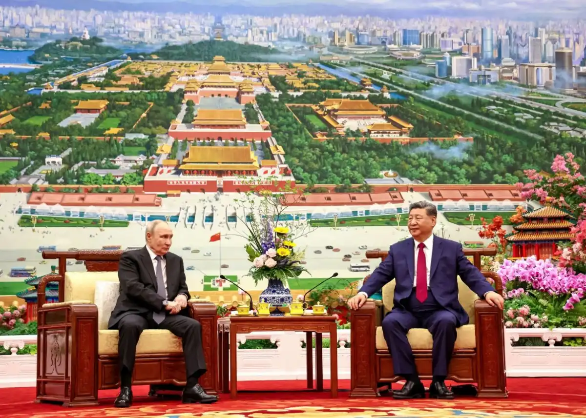 CEREMONIA. Xi recibió a Putin en el Gran Salón del Pueblo, sede del poder en el corazón de la capital de China, y tomaron el té en la terraza.