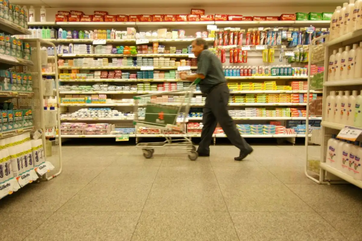 En supermercados y en mayoristas, el consumo no repunta