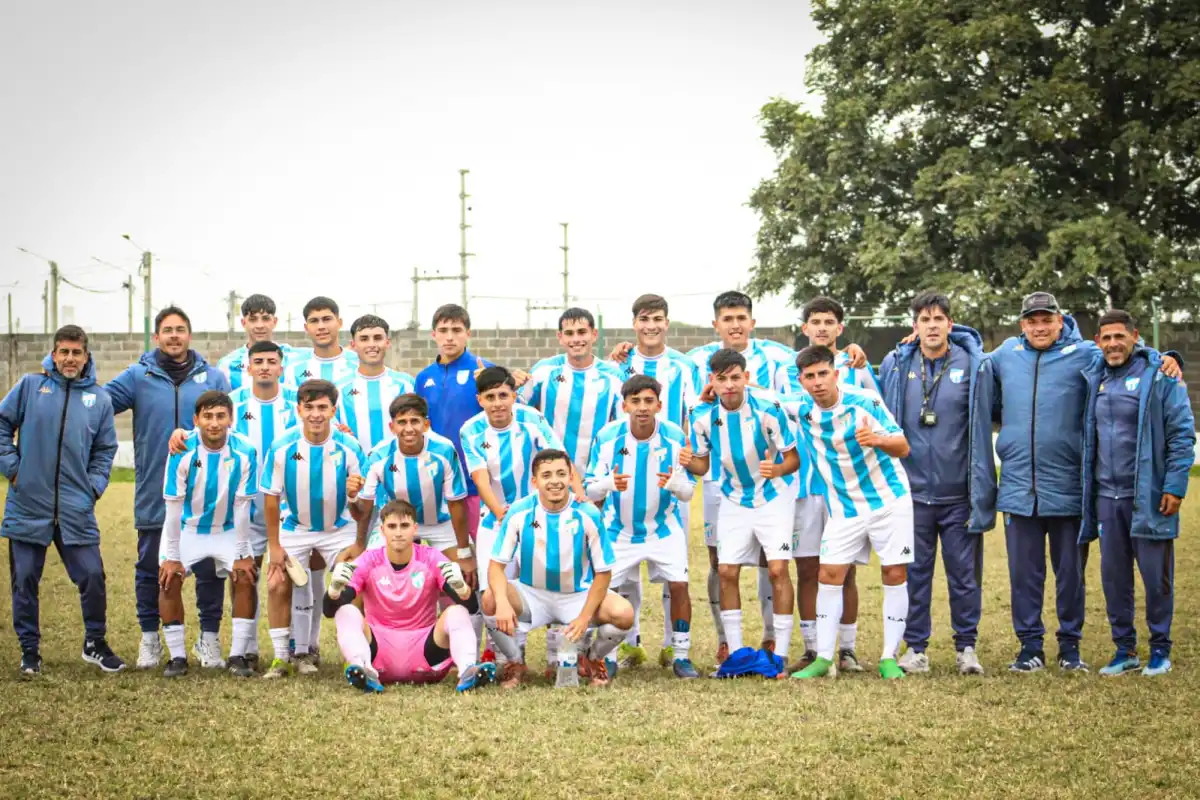 El semillero “Decano” se ilusiona: la Cuarta División de Atlético gana, gusta y sueña