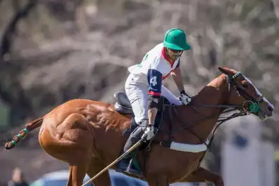 De la élite europea a jugar con amigos en Tucumán: el polista Lucas Torales engalana la Equestrian Week
