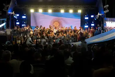 Vigilia Patria: shows, ferias y tradición en la plaza Independencia