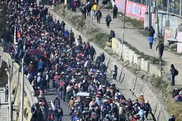 Las protestas acorralan al presidente de Bolivia Rodrigo Paz