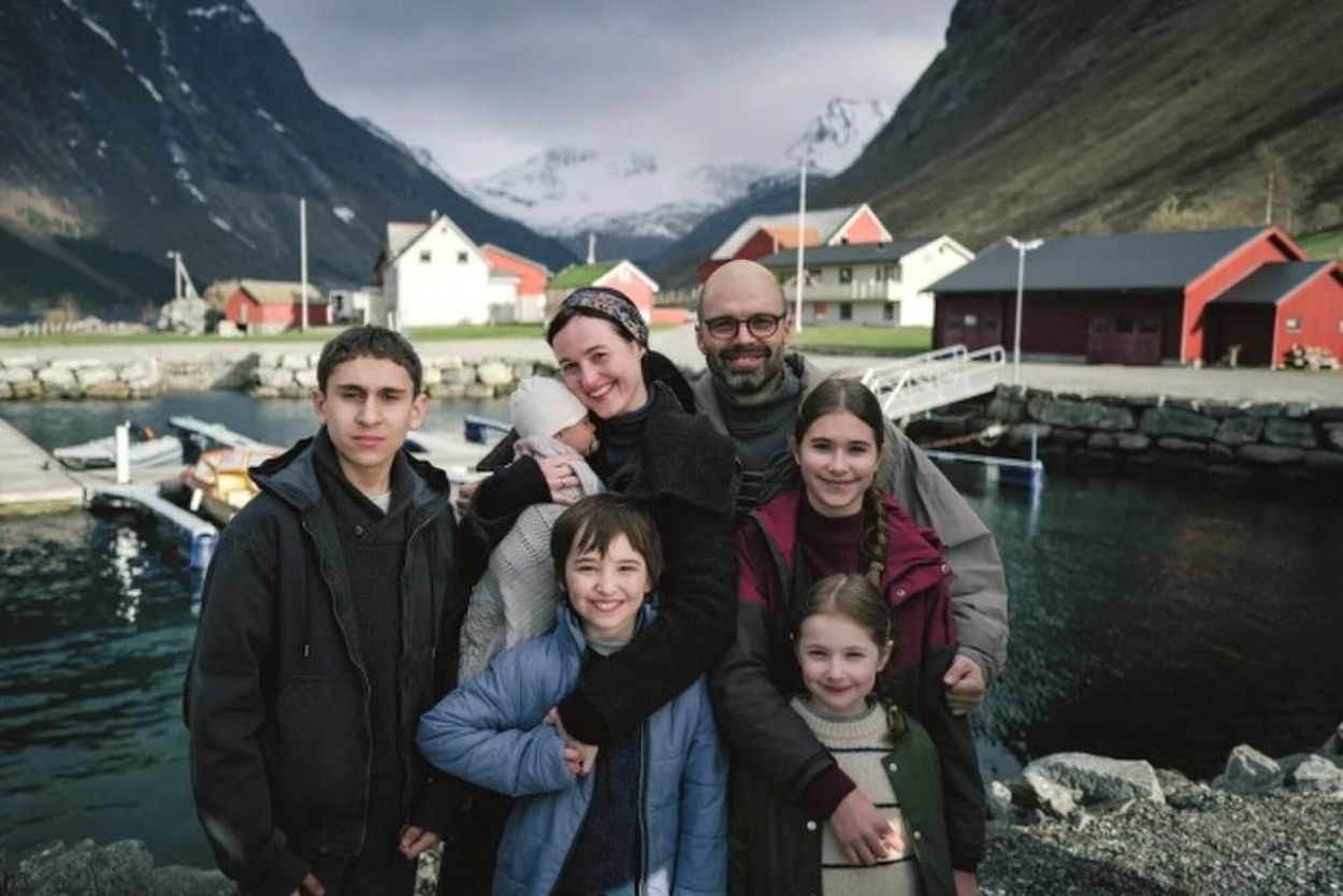 CONFLICTO. Una familia conservadora inmigrante en Noruega se enfrenta a la burocracia de ese país en “Fjörd”.