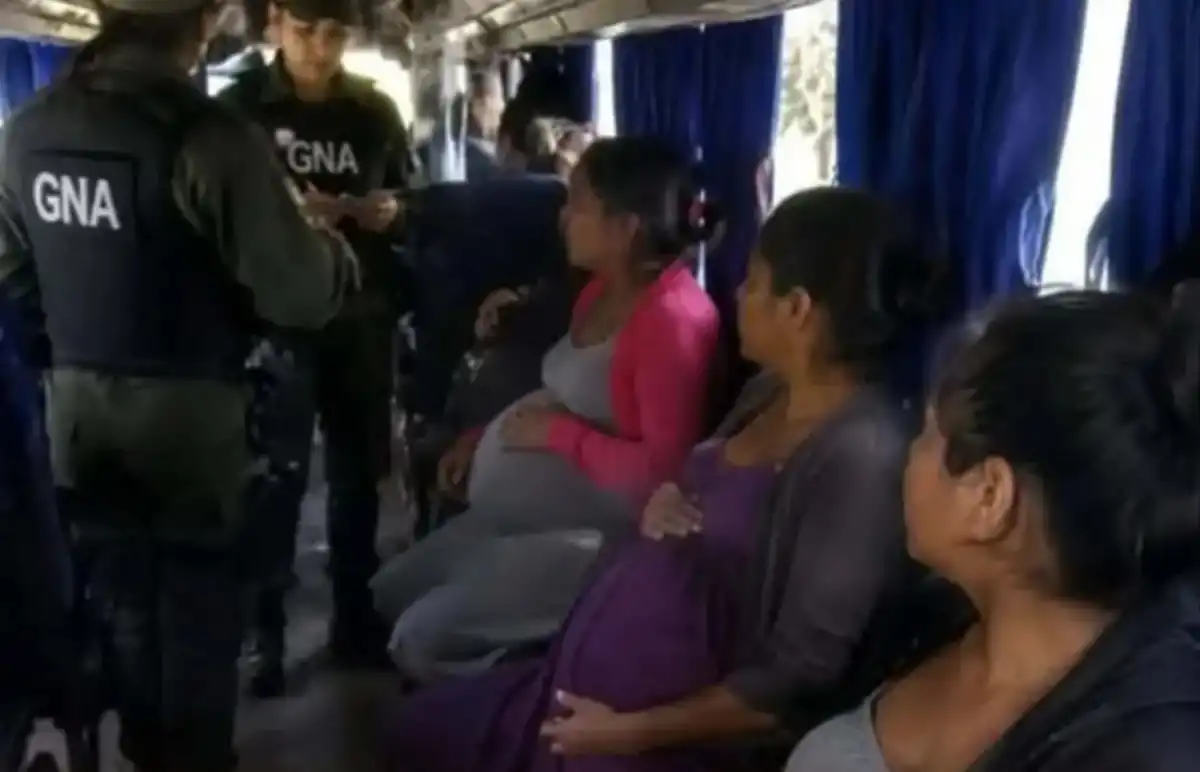 INTEGRANTES DE GENDARMERÍA IMPIDIÓ EL AVANCE DEL COLECTIVO