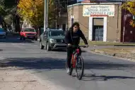 La otra cara del pluriempleo en Tucumán: la batalla diaria entre dos trabajos, el estudio y un hijo a cargo