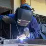 La otra cara del pluriempleo en Tucumán: la batalla diaria entre dos trabajos, el estudio y un hijo a cargo