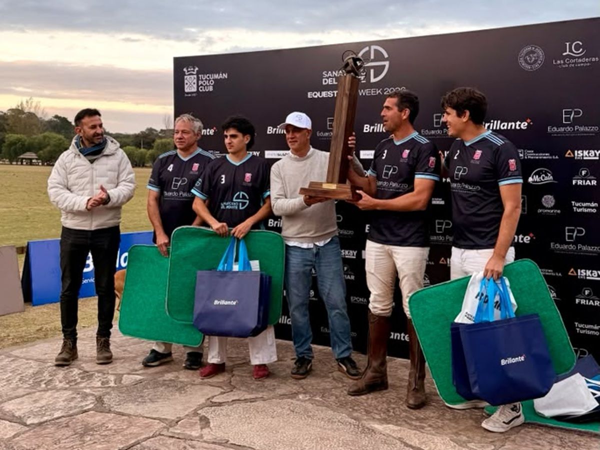 CAMPEONES. El equipo Eduardo Palazzo celebró el título de pato en Tapia luego de una destacada actuación durante toda la competencia.
