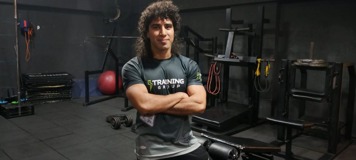 HIERROS Y RUTINAS. Joaquín Gómez Picuard divide sus días entre la herrería, el gimnasio y el estudio del profesorado de Educación Física. 