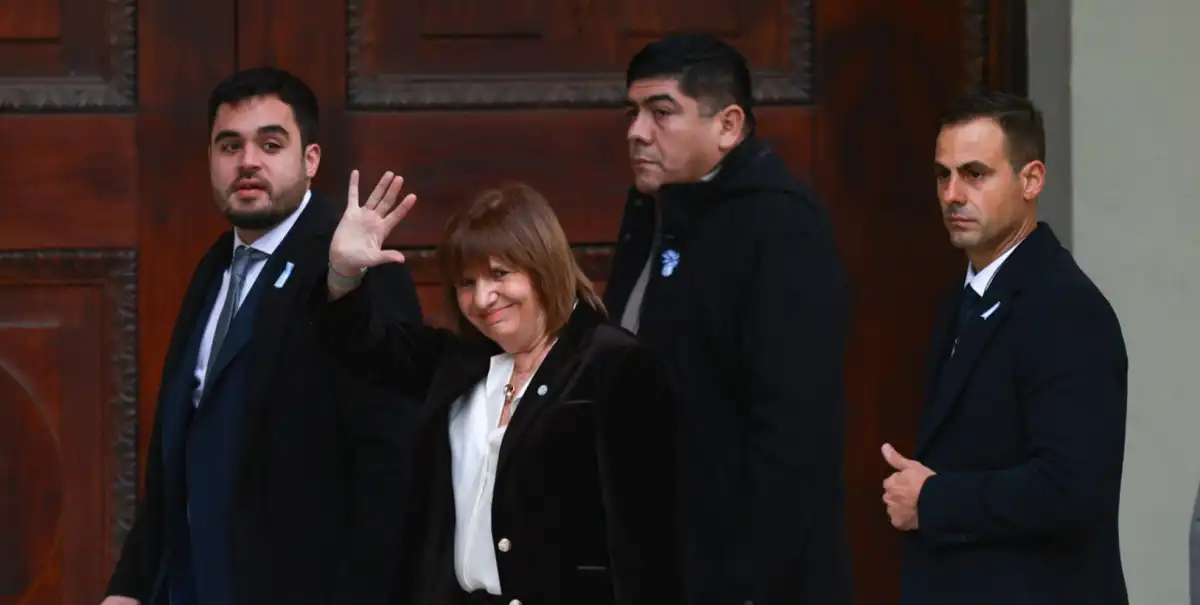 Patricia Bullrich no pudo entrar al Cabildo, por orden de Karina Milei.