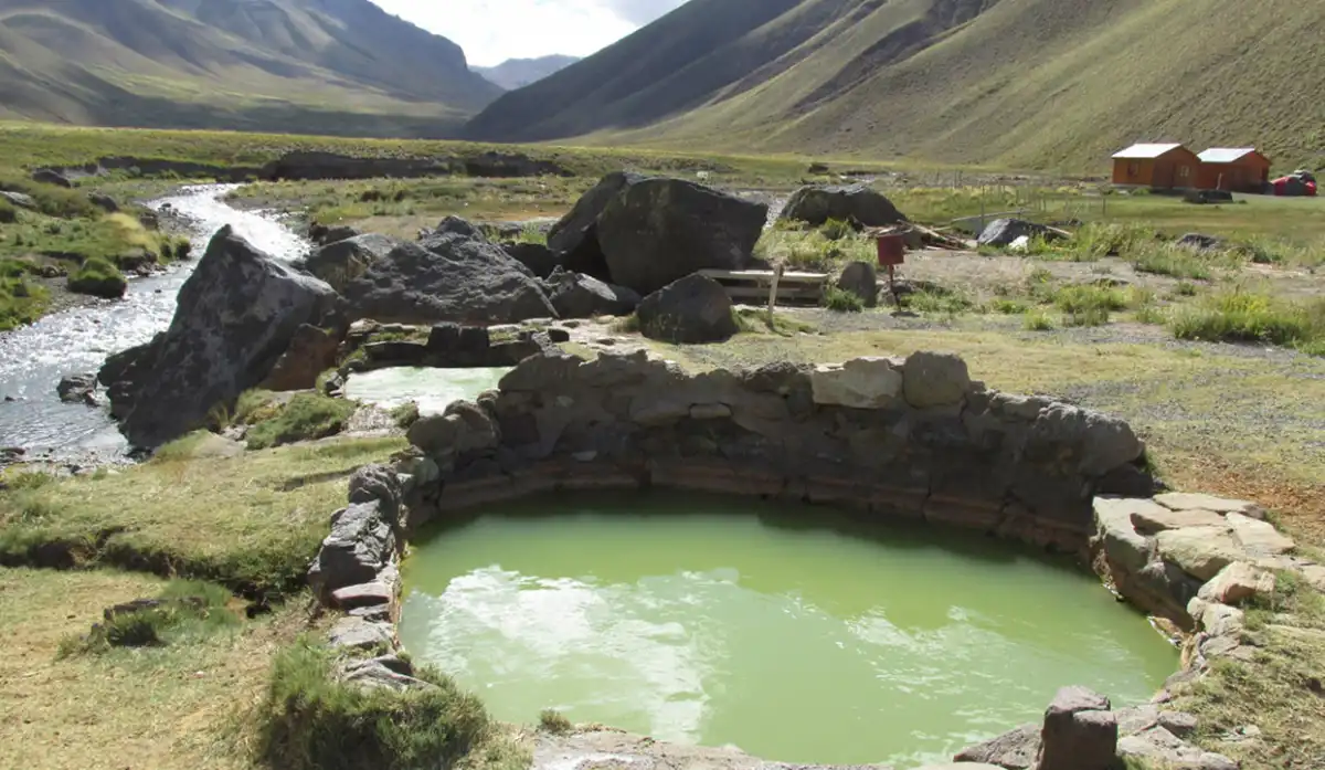 Termas de Cajón Grande, un paraíso a 135 km de la ciudad de Malargüe. 