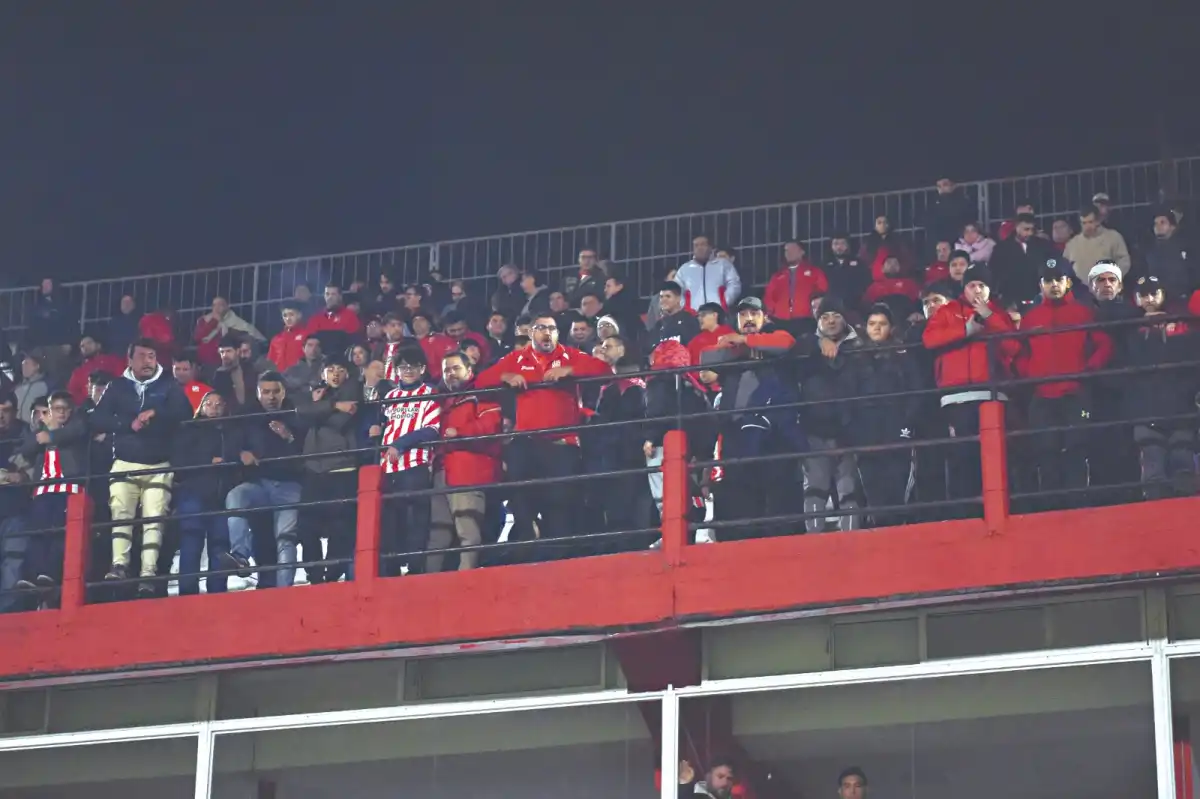 Clima caliente en La Ciudadela: nervios, silbidos y peleas en las tribunas durante la derrota de San Martín