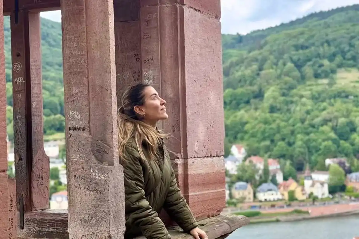 Jimena Barón emprendió un viaje por Europa para hacer la parada más importante en la casa de su mejor amiga.