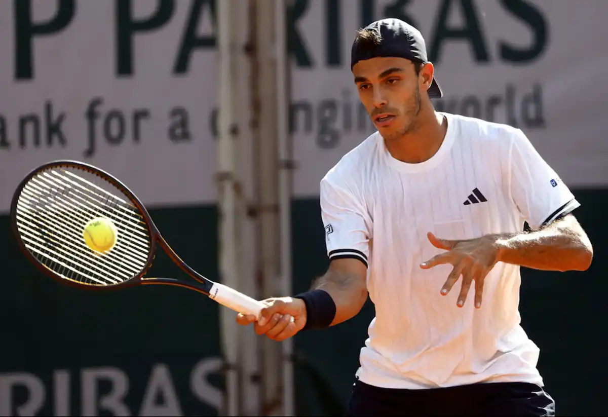 SUPERÓ LA PRUEBA. Francisco Cerúndolo logró sacar adelante su partido en cuatro sets y avanzó a segunda ronda en Roland Garros 
