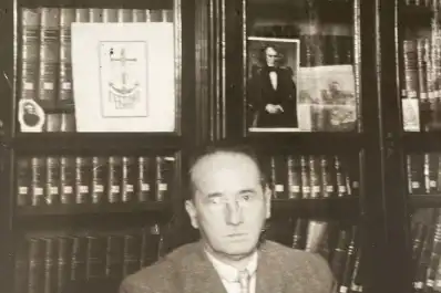 Recuerdos fotográficos: “Apúrate despacio”, el “ex libris” de Juan Heller para la Corte