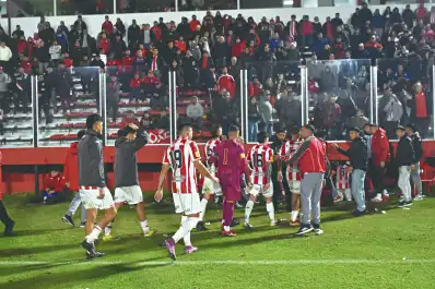 Una batalla campal entre hinchas estalló en La Ciudadela tras la derrota