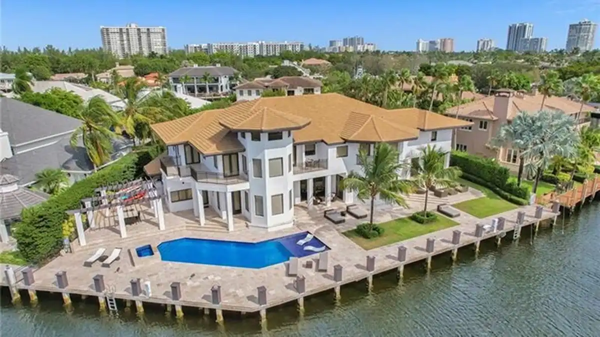 Así es la mansión de Antonela Rocuzzo y Lionel Messi en Miami: ocho dormitorios, dos muelles y nueve baños