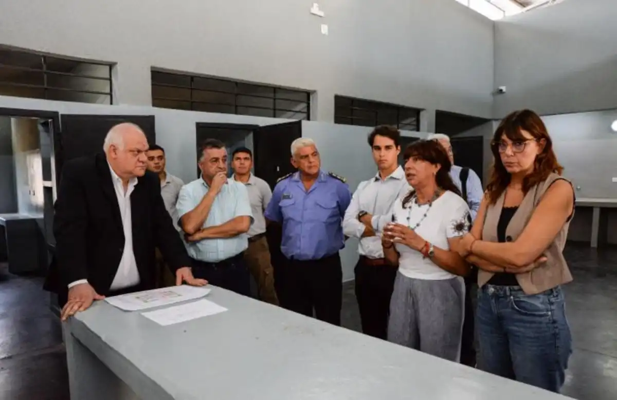 El ministro de Desarrollo Social, Federico Masso, y su equipo, en el Instituto Cura Brochero.