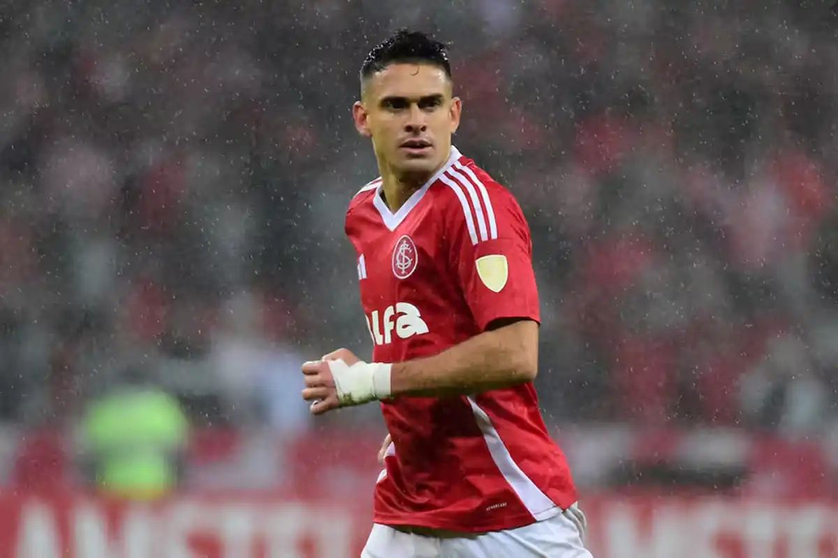Rafael Santos Borré, delantero del Inter de Porto Alegre.
