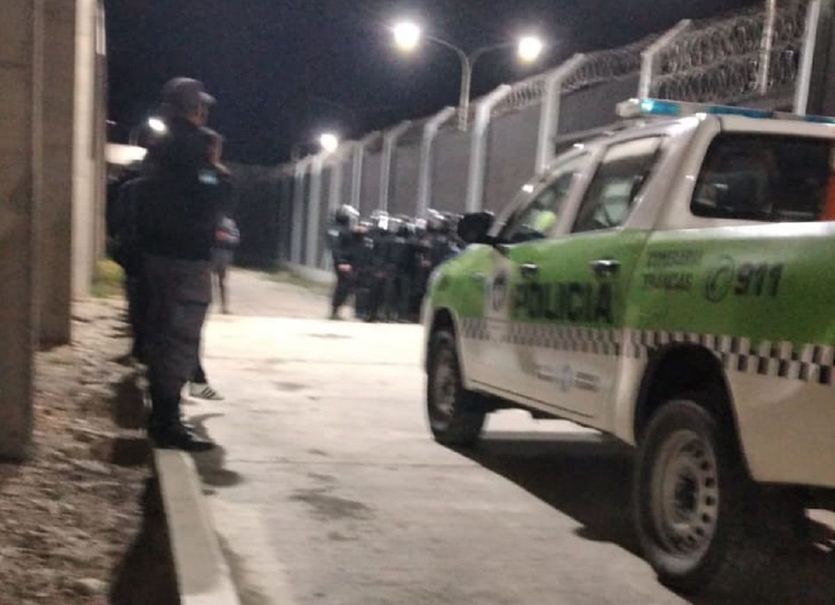 Tensión en Benjamín Paz: los menores tomaron de rehén a un celador en el primer motín del penal