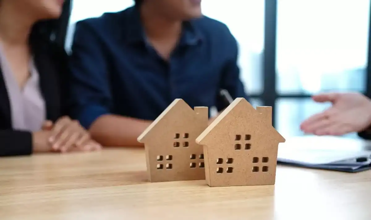 Aunque reaparecieron algunas líneas de crédito hipotecario, la inflación y los ingresos informales continúan dificultando el acceso a una vivienda. 