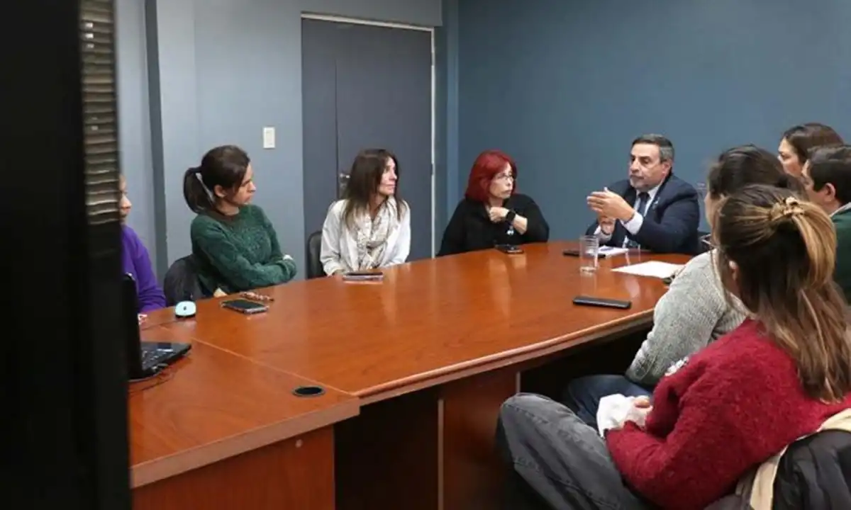 El ministro Luis Medina Ruiz encabezó una nueva Sala de Situación en el Hospital Néstor Kirchner junto a autoridades sanitarias y equipos técnicos.