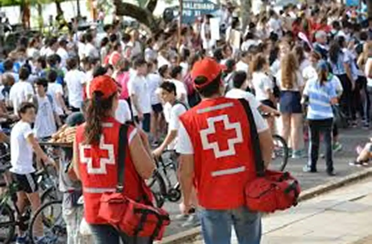 VOLUNTARIADO Y AYUDA COMUNITARIO. La organización humanitaria más grande del país abrió una nueva inscripción para jóvenes interesados en tareas comunitarias y de asistencia. / CRUZ ROJA